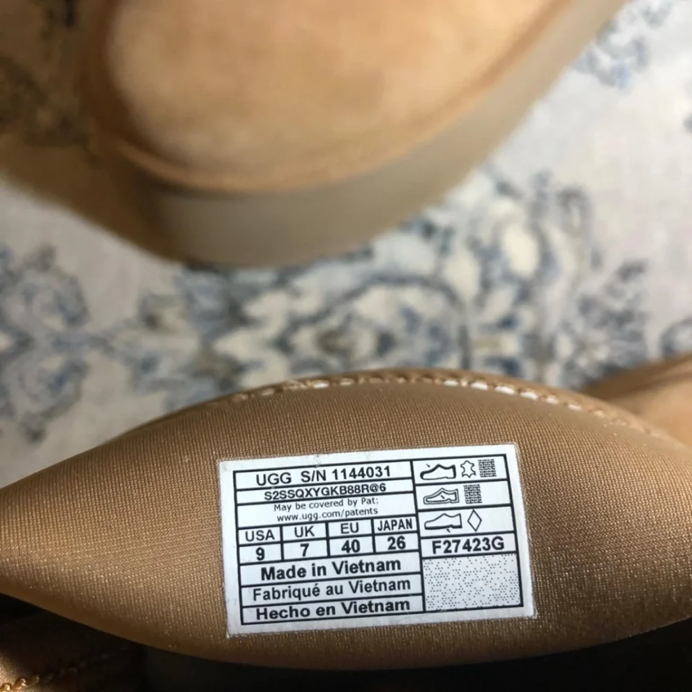 UGG Classic Dipper Boot in Chestnut - Picture 11 of 11